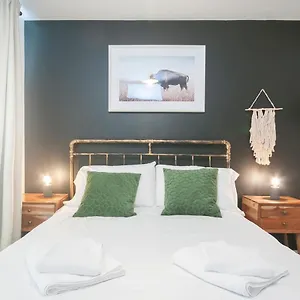 New Modern In The & Close To Stadiums , Cardiff United Kingdom